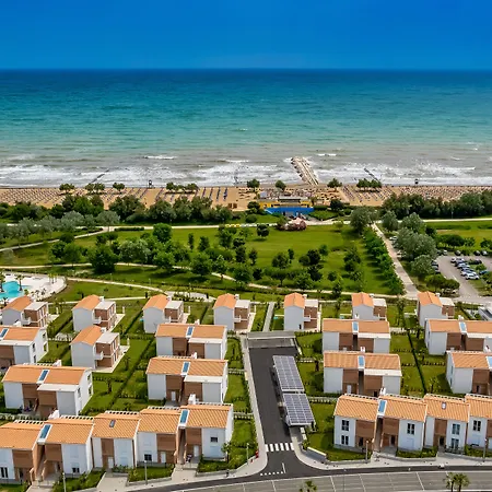 Pareus Beach Resort-2